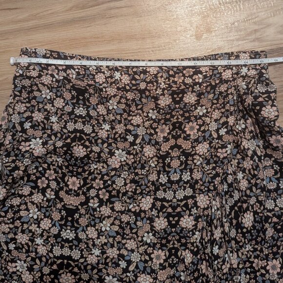 Downeast Black and Floral Wrap Skirt, L - Picture 3 of 6